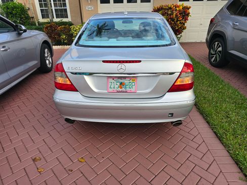 Used 2007 Mercedes-Benz E 350 Sedan image 4