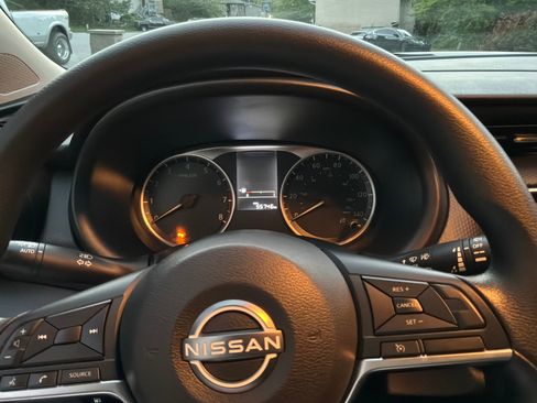 Used 2022 Nissan Kicks S FWD image 4