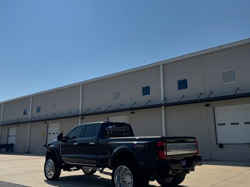 Used 2025 Ford F450 Platinum w/ Platinum Plus Package image 9