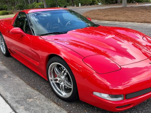Used 1998 Chevrolet Corvette Coupe w/ Memory Pkg RWD image 1