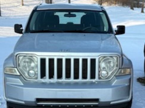 Used 2012 Jeep Liberty Sport image 1