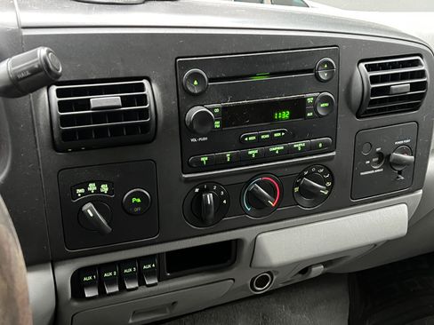 Used 2005 Ford F250 XLT image 13