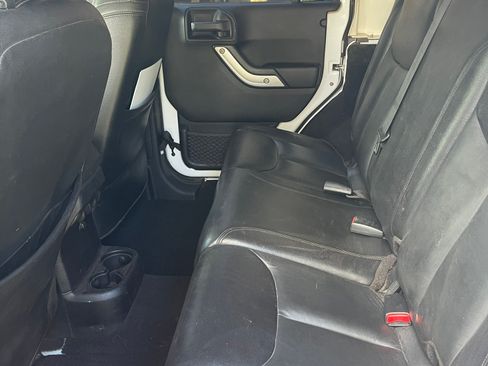 Used 2013 Jeep Wrangler Unlimited Rubicon w/ Connectivity Group image 14