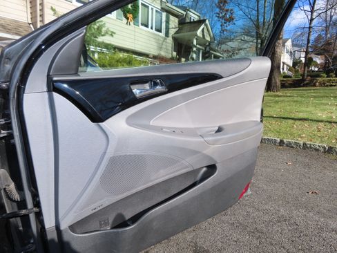 Used 2012 Hyundai Sonata Limited w/ Navigation Pkg image 19