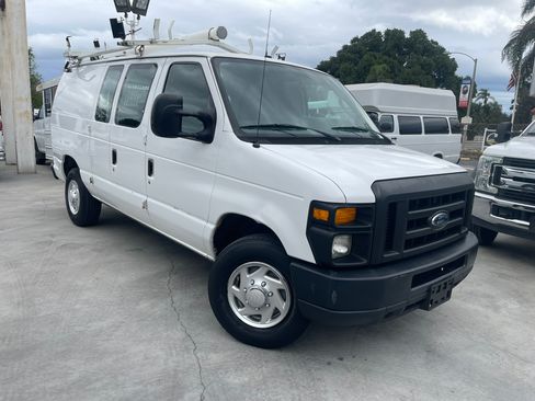 Used 2010 Ford E-250 and Econoline 250 image 2