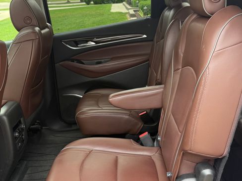 Used 2018 Buick Enclave Avenir w/ Avenir Technology Package AWD/4WD image 30