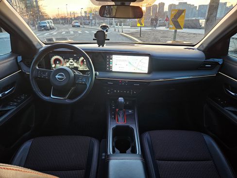 Used 2025 Nissan Kicks SR w/ SR Premium Package image 13