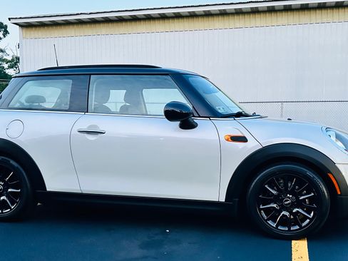 Used 2017 MINI Cooper 2-Door Hardtop image 1