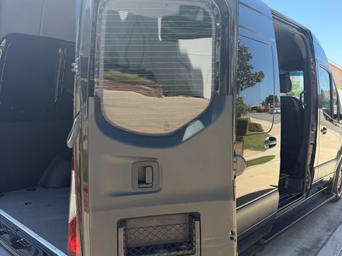 Used 2021 Mercedes-Benz Sprinter 2500 image 22