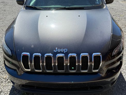 Used 2016 Jeep Cherokee Latitude w/ Cold Weather Group image 1