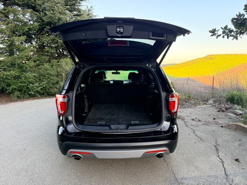 Used 2016 Ford Explorer XLT w/ Equipment Group 202A image 8