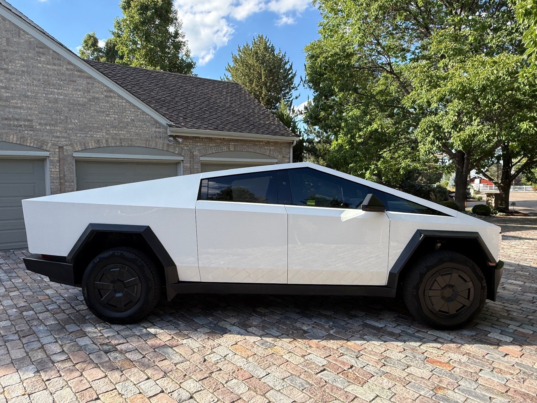 Used 2024 Tesla Cybertruck Cyberbeast AWD/4WD image 2