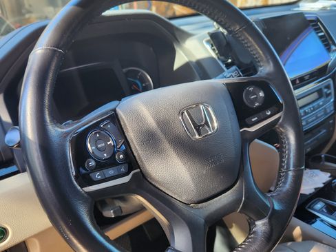 Used 2020 Honda Pilot Touring image 14