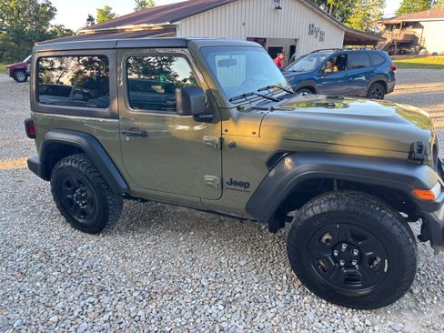 Used 2025 Jeep Wrangler Sport AWD/4WD image 8