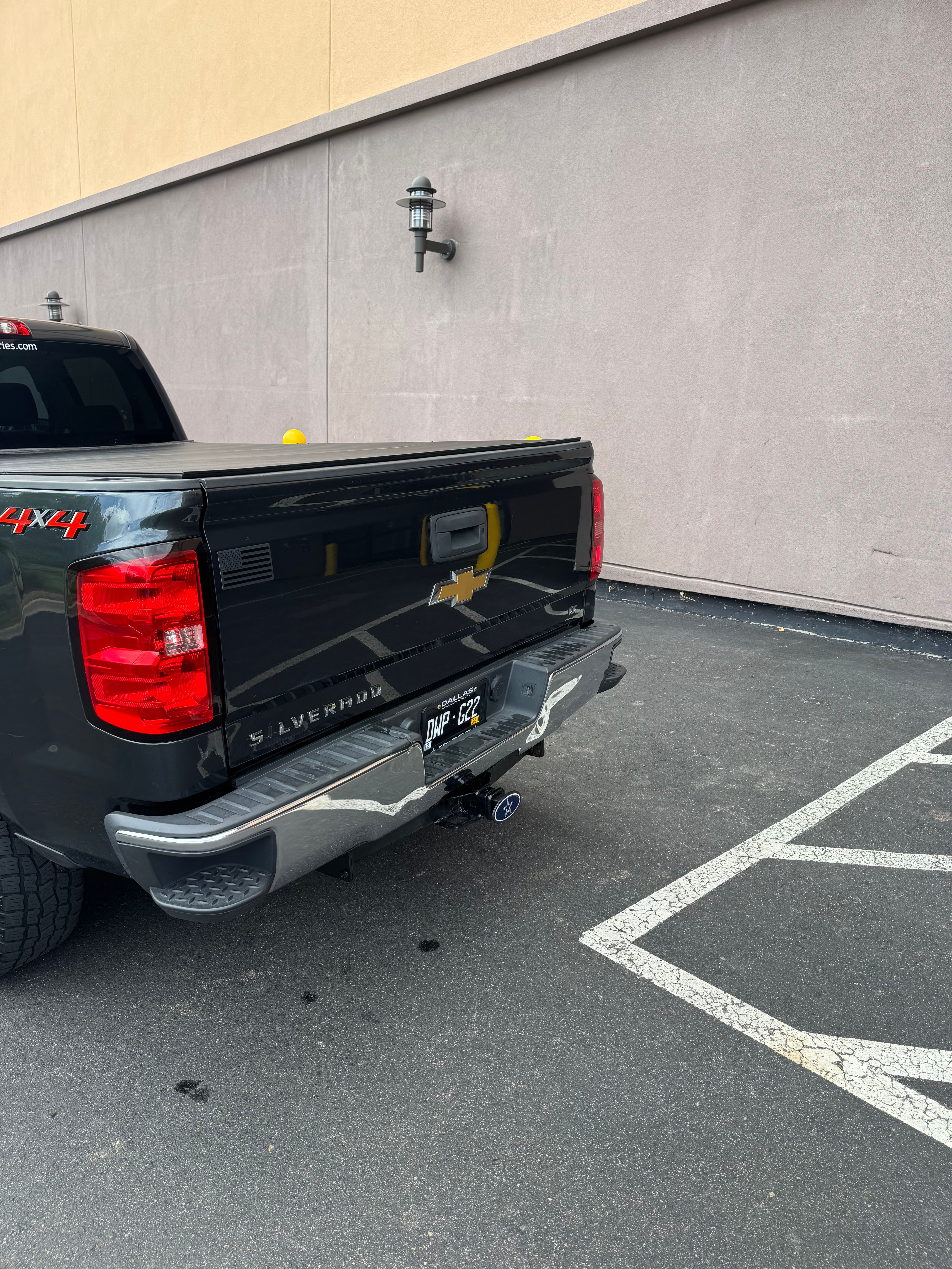 Used 2018 Chevrolet Silverado 1500 LT AWD/4WD image 2