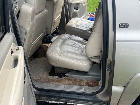 Used 2001 Chevrolet Suburban LT w/ LT Preferred Equipment Group image 12