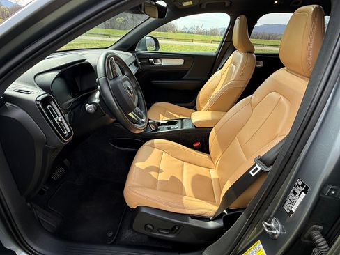 Used 2019 Volvo XC40 T5 Momentum image 21