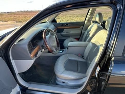 Used 2001 Lincoln Continental image 18