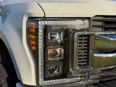 Used 2019 Ford F250 XLT w/ XLT Premium Package AWD/4WD image 12