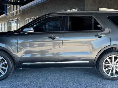 Used 2017 Ford Explorer Limited image 4