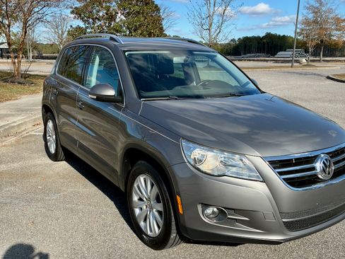 Used 2010 Volkswagen Tiguan SE image 14
