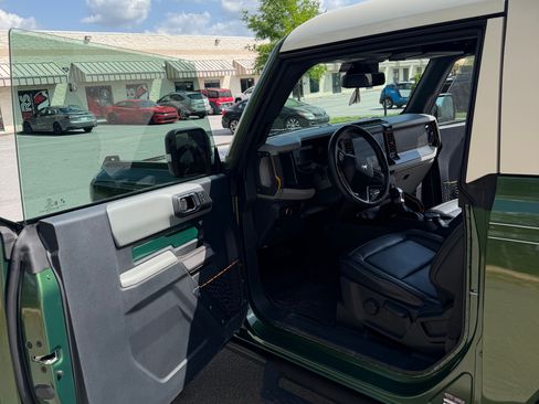 Used 2023 Ford Bronco Badlands image 5