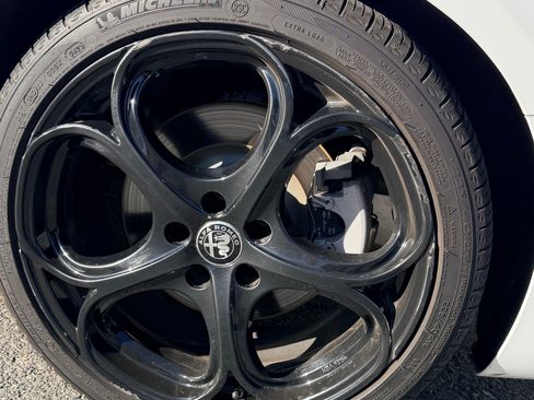 Used 2020 Alfa Romeo Giulia image 9