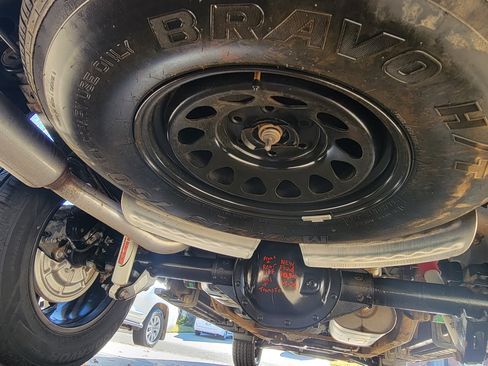 Used 2022 GMC Sierra 1500 AT4 w/ AT4 Premium Package image 29