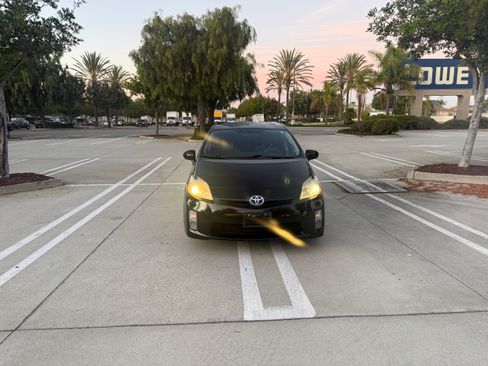 Used 2011 Toyota Prius Two image 2