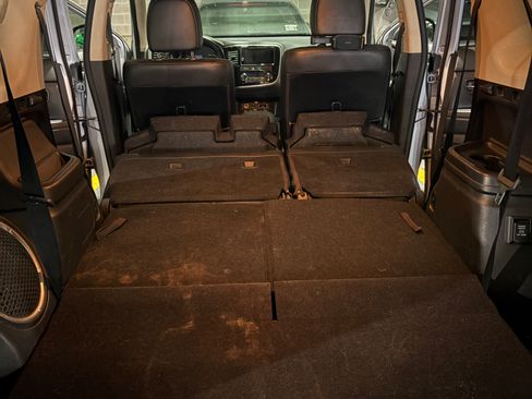 Used 2017 Mitsubishi Outlander GT image 12