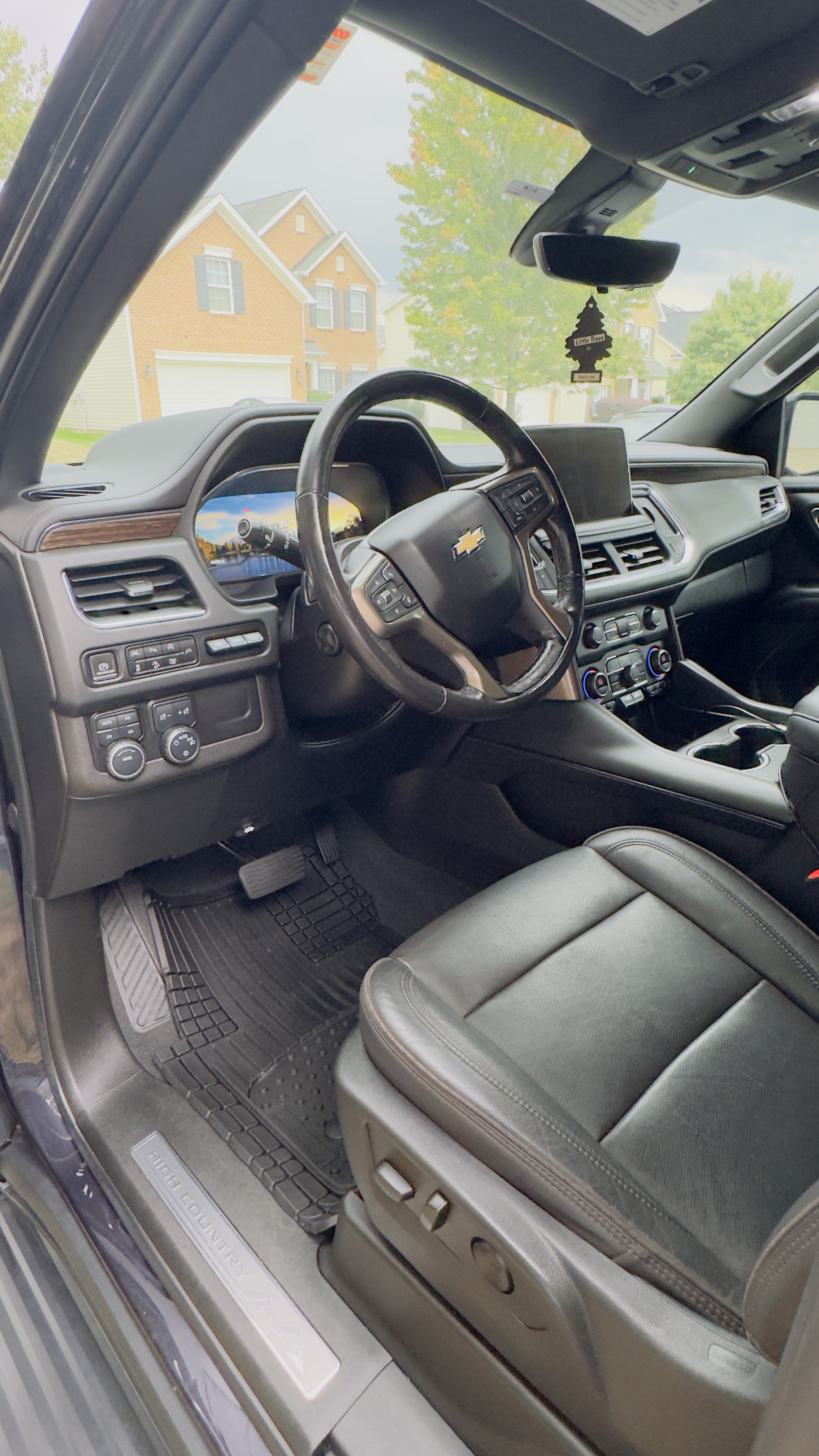 Used 2022 Chevrolet Suburban High Country AWD/4WD image 18