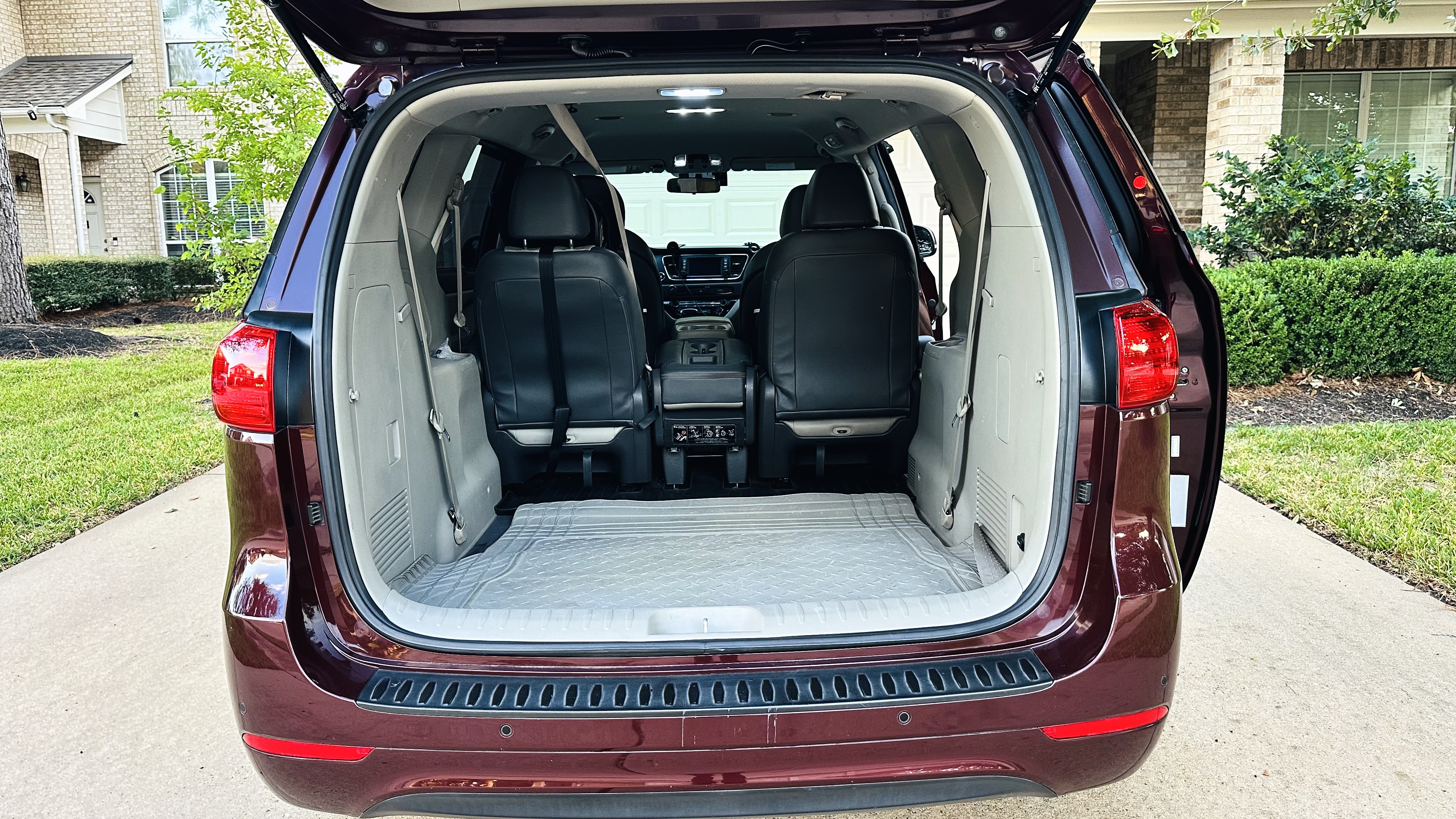 Used 2017 Kia Sedona LX w/ LX Essentials Premium Package FWD image 13
