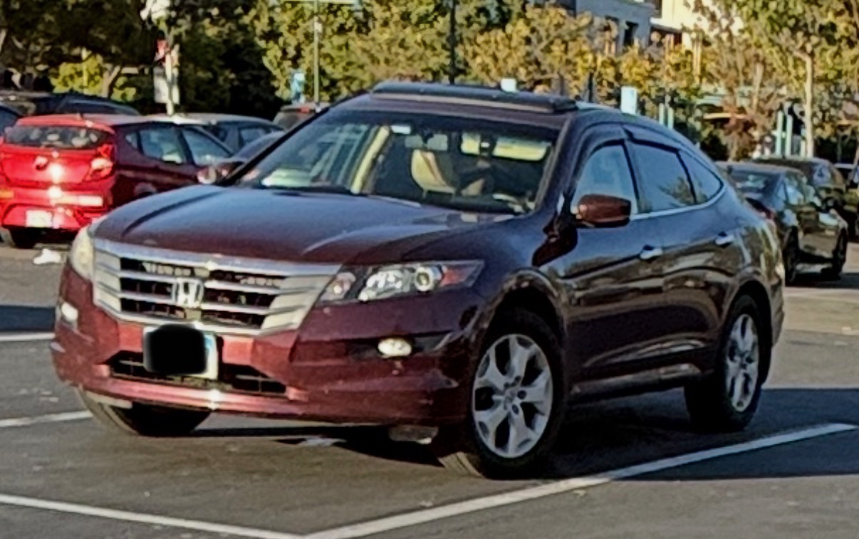 Used 2012 Honda Crosstour EX-L image 2