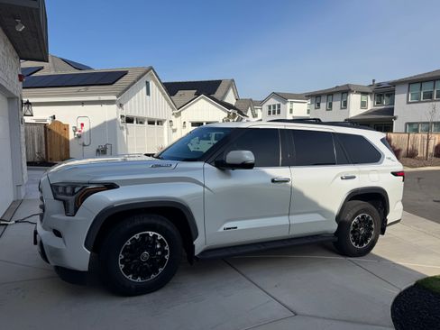 Used 2023 Toyota Sequoia Limited w/ TRD Off-Road Package image 2