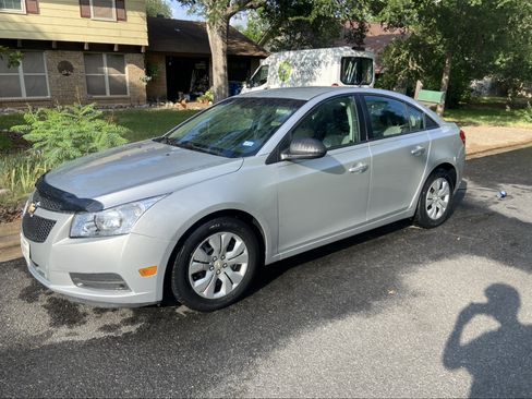 Used 2014 Chevrolet Cruze LS image 9