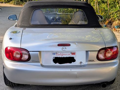 Used 2005 MAZDA MX-5 Miata LS w/ Sports Look Appearance Pkg image 4