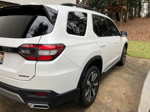 Used 2024 Honda Pilot Touring image 6