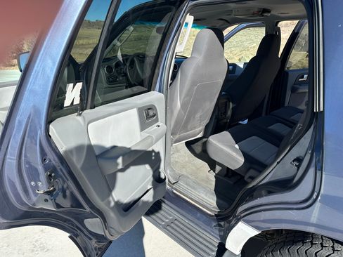 Used 2004 Ford Expedition XLT image 21