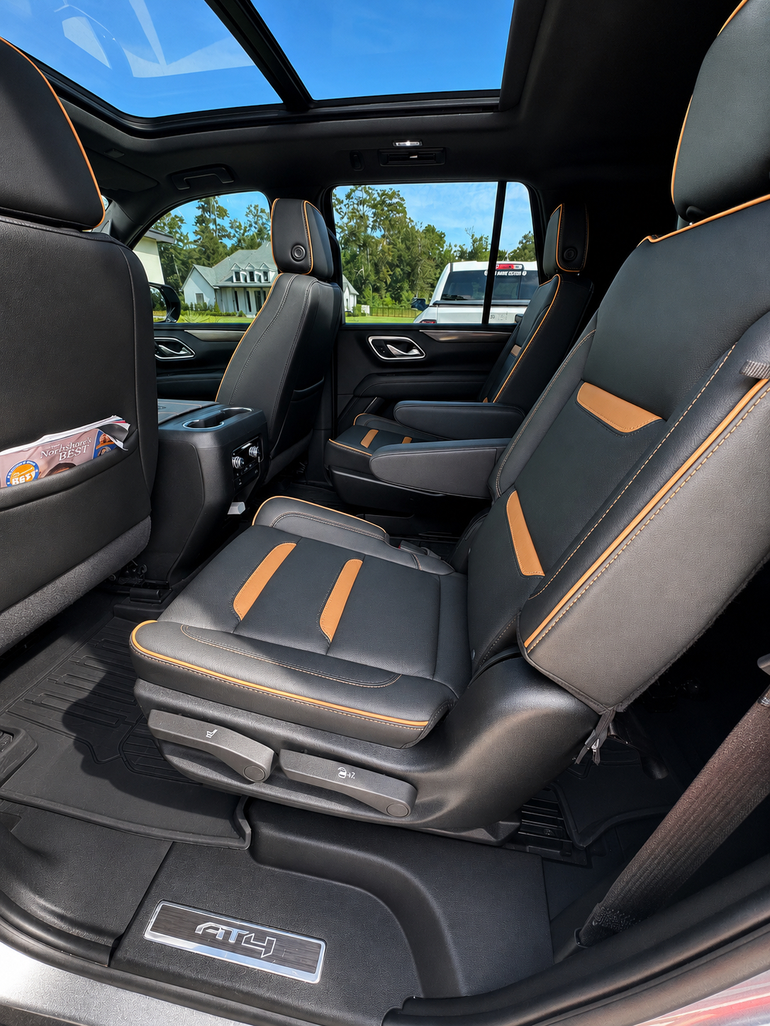 Used 2024 GMC Yukon AT4 w/ AT4 Premium Package AWD/4WD image 8