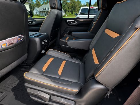 Used 2024 GMC Yukon AT4 w/ AT4 Premium Package AWD/4WD image 8