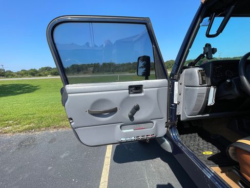 Used 2002 Jeep Wrangler X AWD/4WD image 13