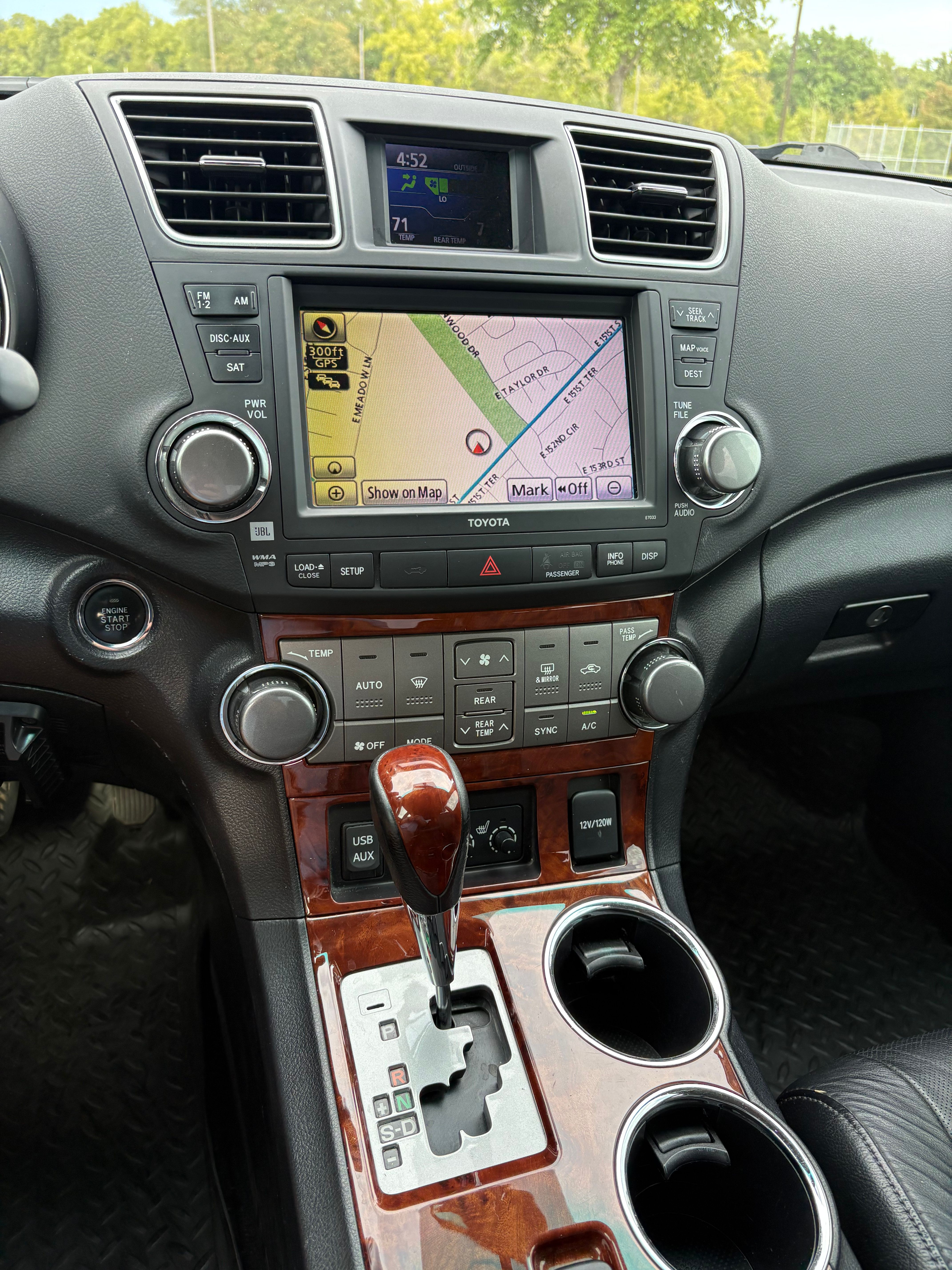 Used 2011 Toyota Highlander Limited w/ Tow Pkg AWD/4WD image 16