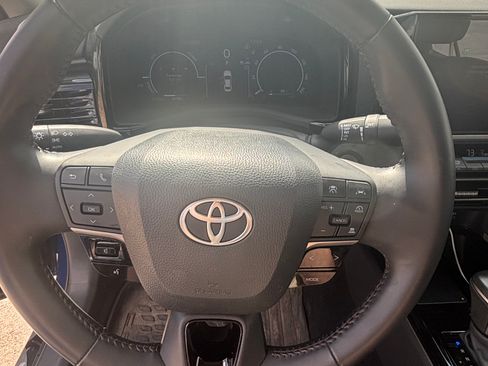 Used 2025 Toyota Camry XLE image 16