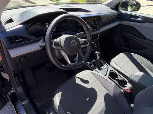 Used 2024 Volkswagen Taos SE w/ Panoramic Sunroof Package FWD image 8