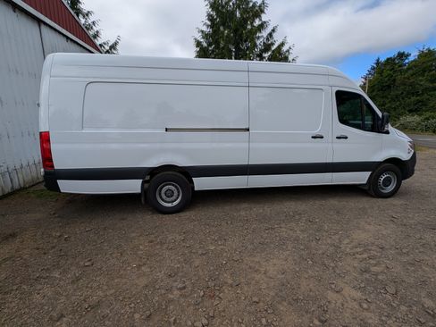 Used 2022 Mercedes-Benz Sprinter 3500 image 4