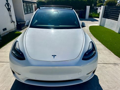Used 2022 Tesla Model Y Long Range image 6