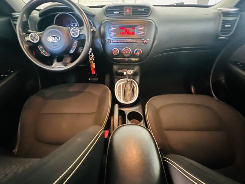 Used 2015 Kia Soul + FWD image 13