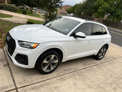 Used 2025 Audi Q5 2.0T Premium image 2