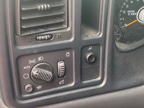 Used 2005 Chevrolet Silverado 1500 W/T image 13