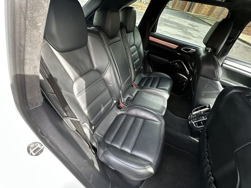 Used 2013 Porsche Cayenne Turbo w/ Sportdesign Pkg w/Side Skirts image 20